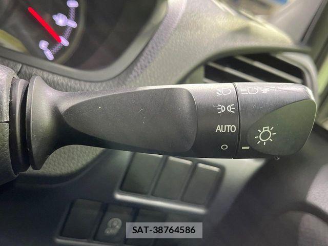 Toyota VOXY 2015-01 6753659-5