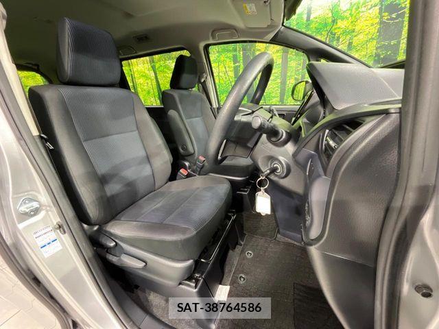 Toyota VOXY 2015-01 6753659-7