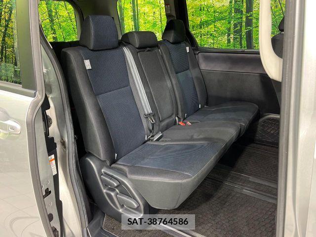 Toyota VOXY 2015-01 6753659-8