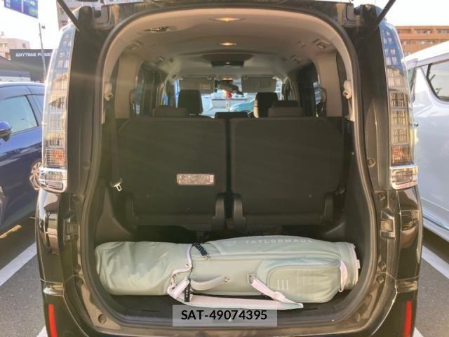 Toyota VOXY 2016-07 6914671-10