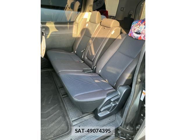 Toyota VOXY 2016-07 6914671-12