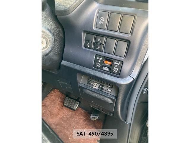 Toyota VOXY 2016-07 6914671-15