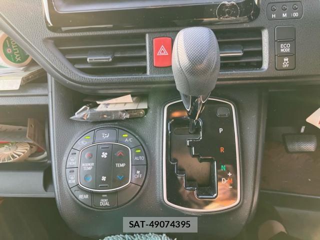 Toyota VOXY 2016-07 6914671-18