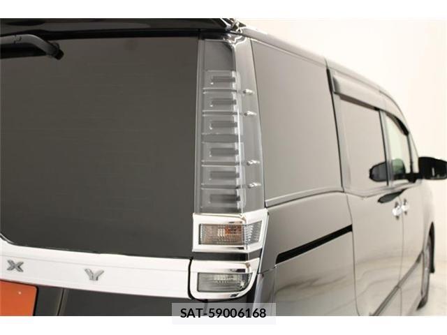 Toyota VOXY 2021-03 6914670-17
