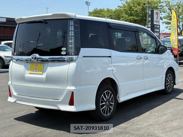 Toyota VOXY 2017-01 6998908-11