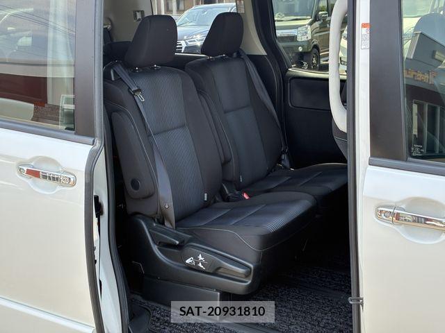 Toyota VOXY 2017-01 6998908-16