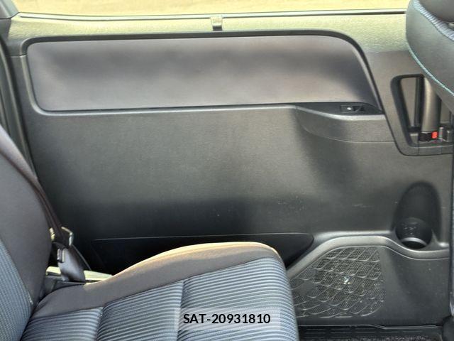 Toyota VOXY 2017-01 6998908-17