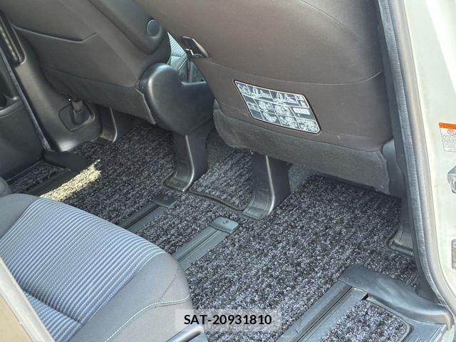 Toyota VOXY 2017-01 6998908-18
