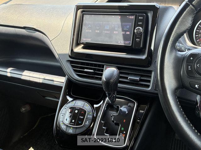 Toyota VOXY 2017-01 6998908-26