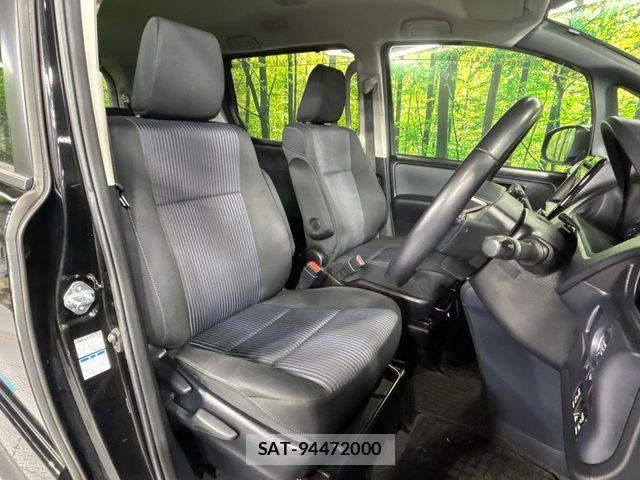 Toyota VOXY 2015-01 6998932-8