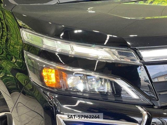 Toyota VOXY 2019-11 7021799-12