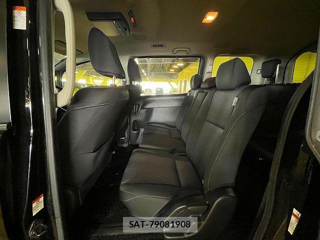 Toyota VOXY 2016-04 7021803-12