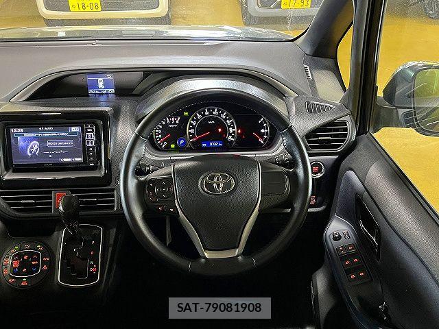 Toyota VOXY 2016-04 7021803-13