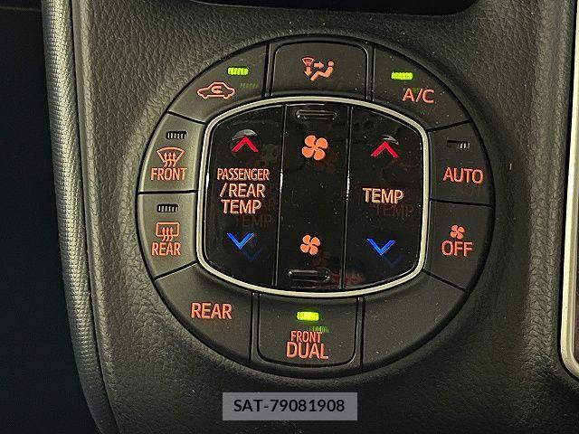 Toyota VOXY 2016-04 7021803-14