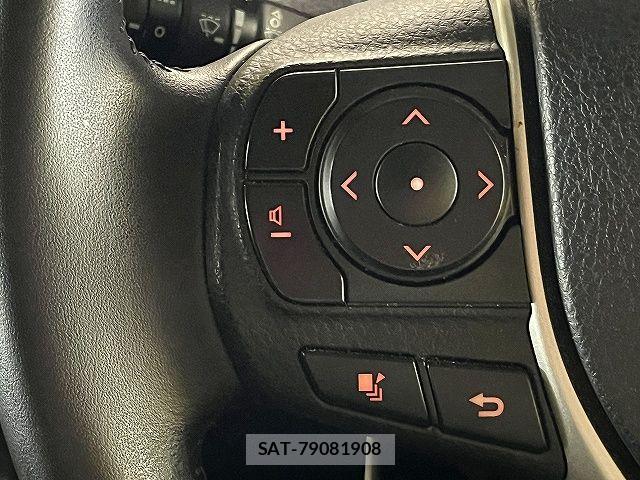 Toyota VOXY 2016-04 7021803-17