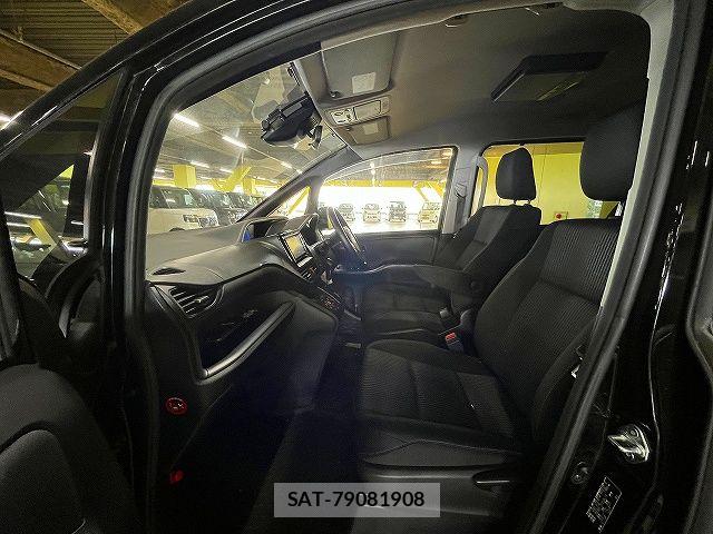 Toyota VOXY 2016-04 7021803-18