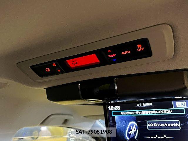 Toyota VOXY 2016-04 7021803-22