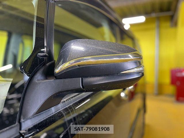 Toyota VOXY 2016-04 7021803-24