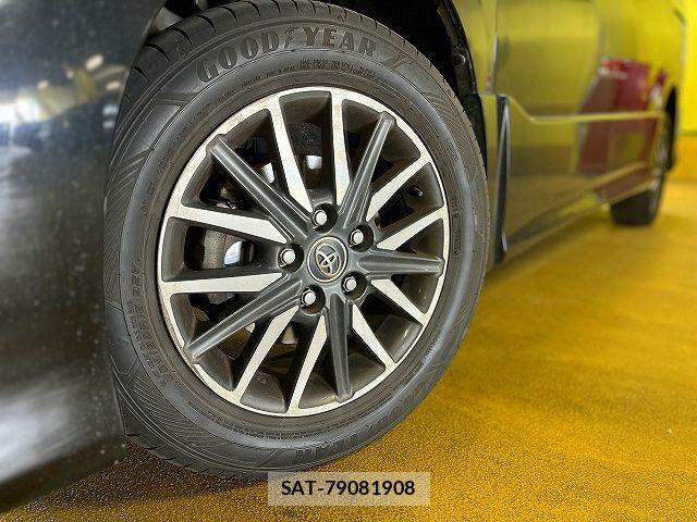 Toyota VOXY 2016-04 7021803-26