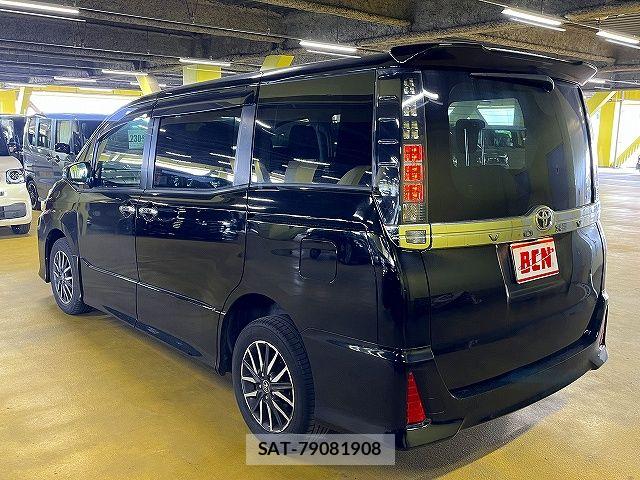 Toyota VOXY 2016-04 7021803-8