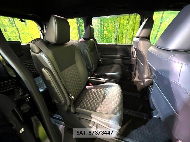 Toyota VOXY 2024-07 7061127-8