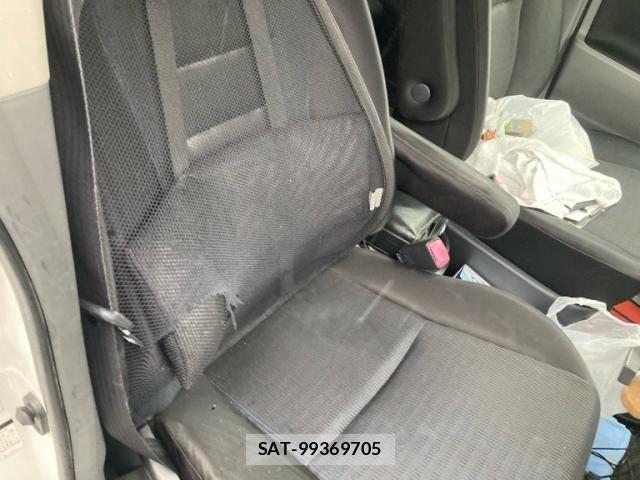 Toyota VOXY 2007-07 7061133-24