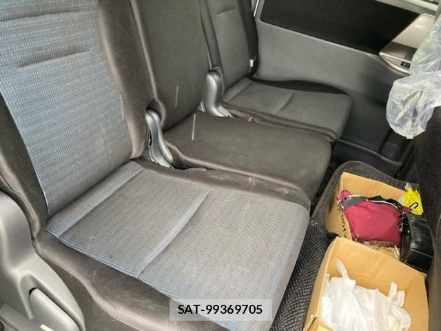 Toyota VOXY 2007-07 7061133-25