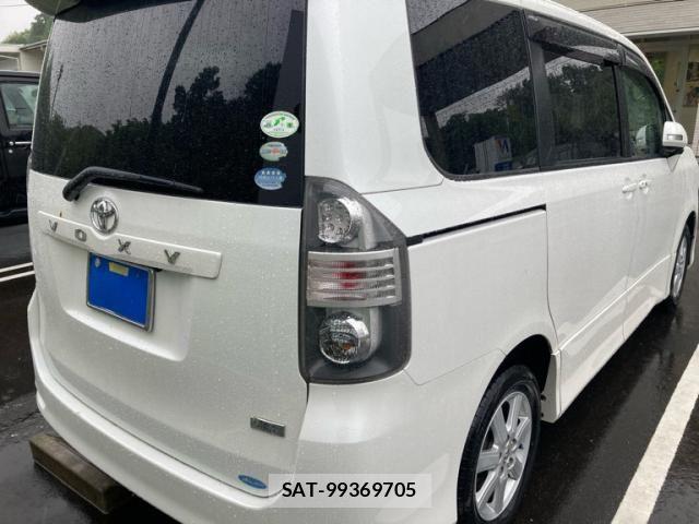 Toyota VOXY 2007-07 7061133-4
