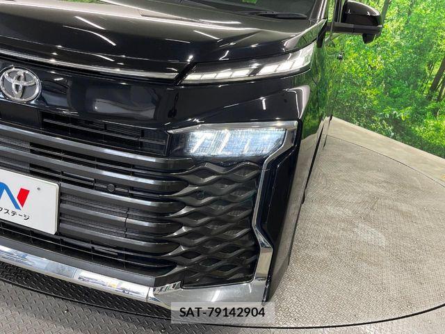 Toyota VOXY 2022-12 7061128-12