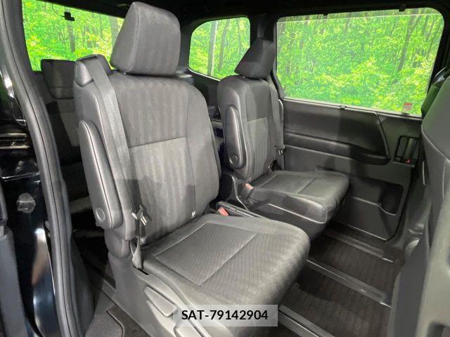 Toyota VOXY 2022-12 7061128-7