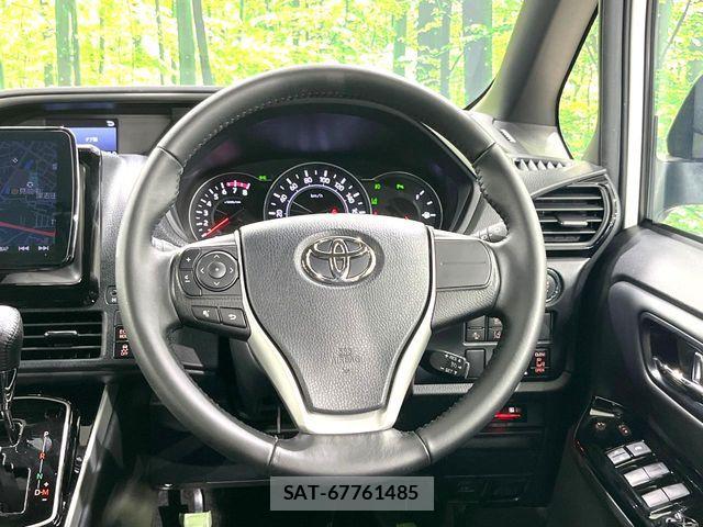 Toyota VOXY 2021-10 7061129-11