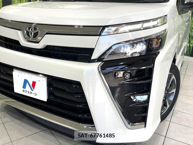 Toyota VOXY 2021-10 7061129-12