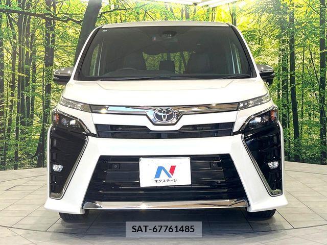 Toyota VOXY 2021-10 7061129-14