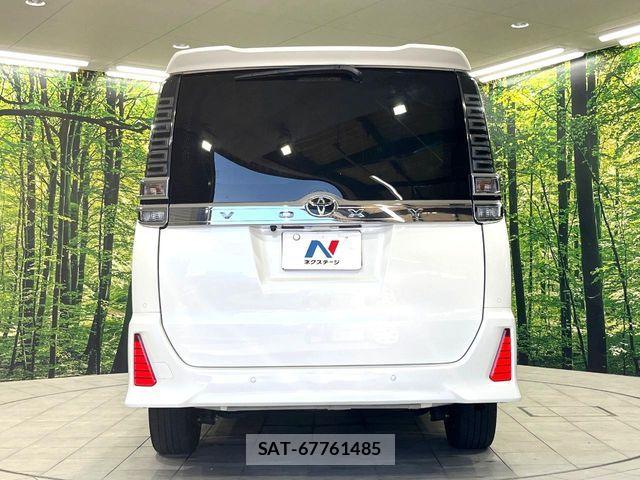 Toyota VOXY 2021-10 7061129-15