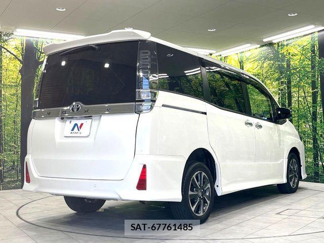 Toyota VOXY 2021-10 7061129-17