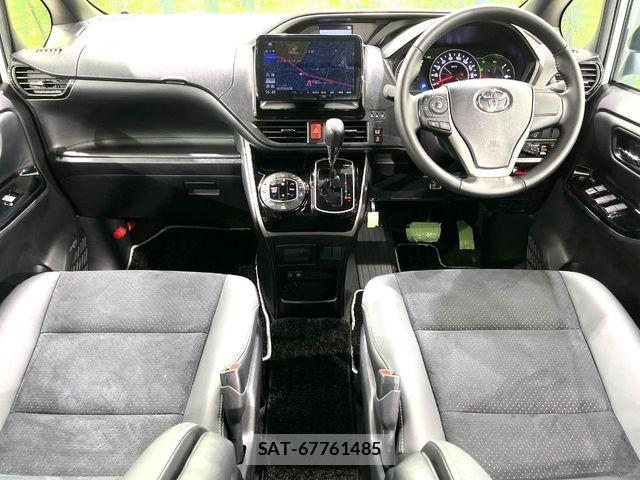 Toyota VOXY 2021-10 7061129-1