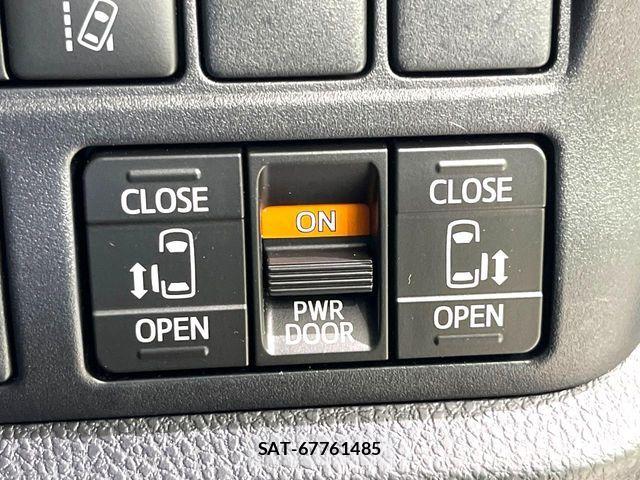 Toyota VOXY 2021-10 7061129-6