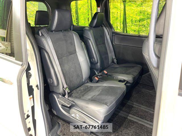 Toyota VOXY 2021-10 7061129-8
