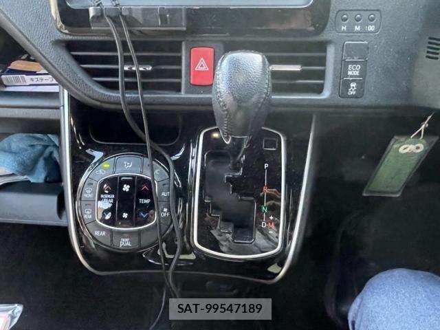 Toyota VOXY 2021-10 7061130-10