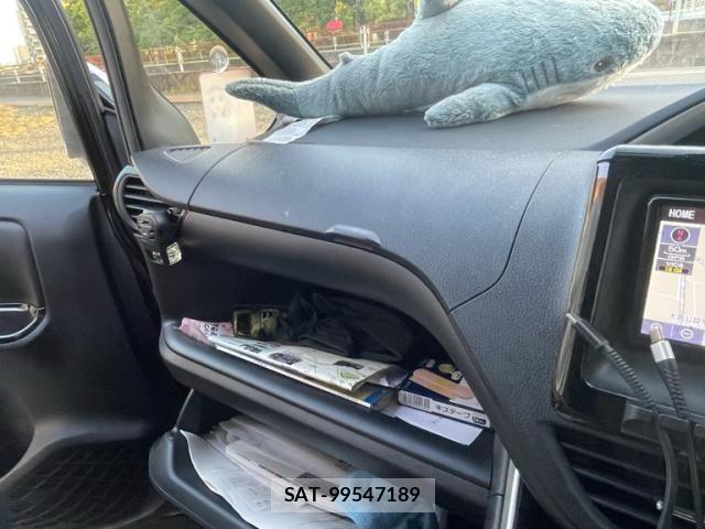 Toyota VOXY 2021-10 7061130-12