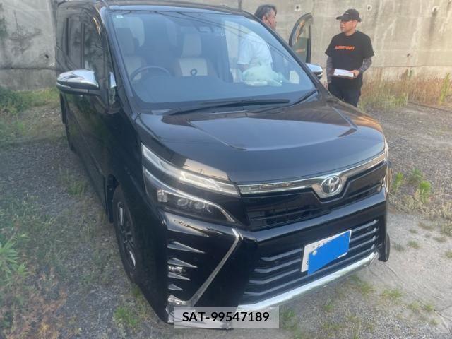 Toyota VOXY 2021-10 7061130-1