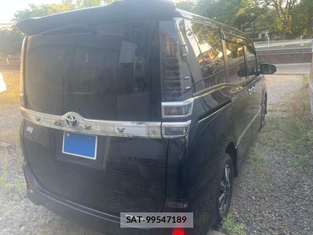 Toyota VOXY 2021-10 7061130-4