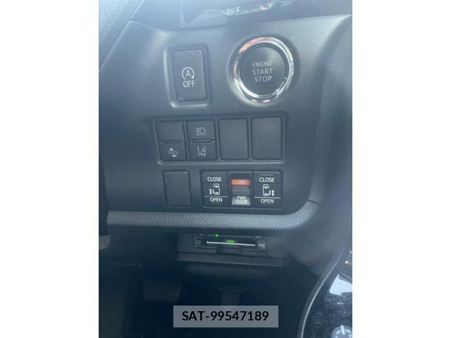 Toyota VOXY 2021-10 7061130-6