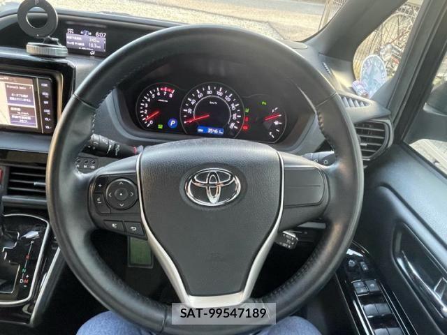Toyota VOXY 2021-10 7061130-7