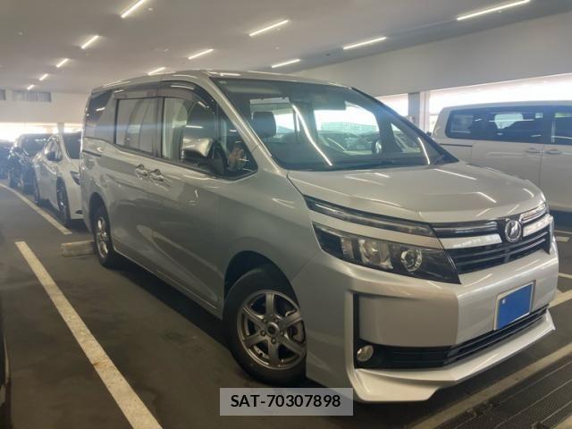 Toyota VOXY 2015-10 7198724-0