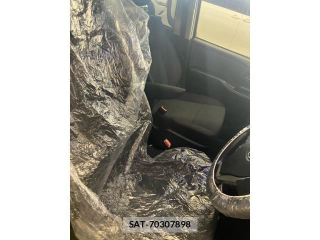 Toyota VOXY 2015-10 7198724-7