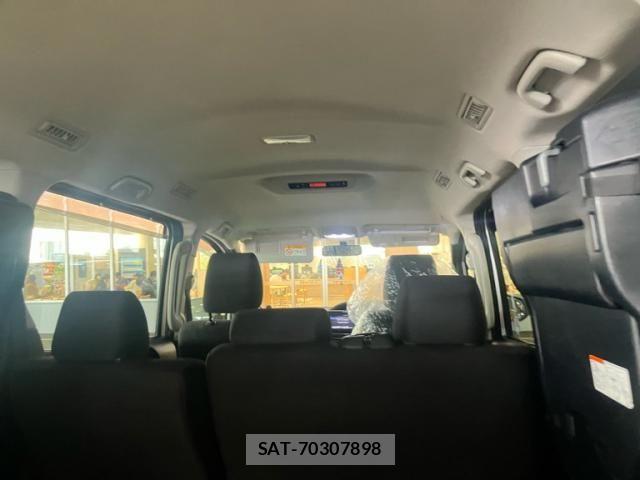 Toyota VOXY 2015-10 7198724-14