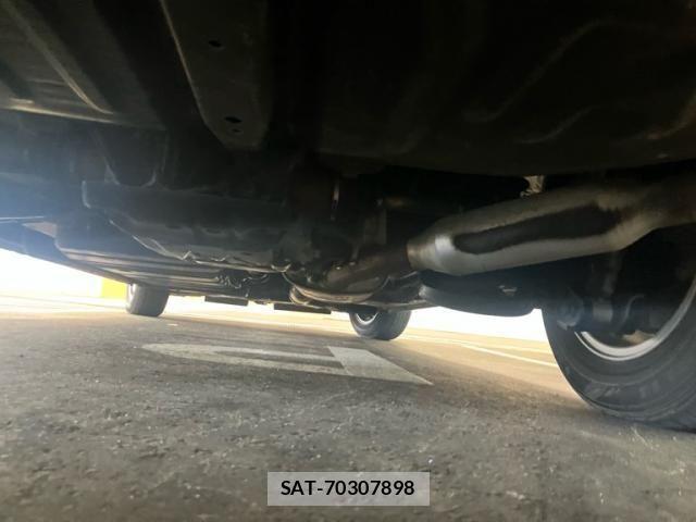 Toyota VOXY 2015-10 7198724-16