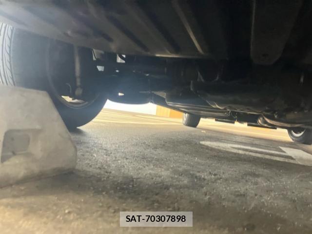 Toyota VOXY 2015-10 7198724-17
