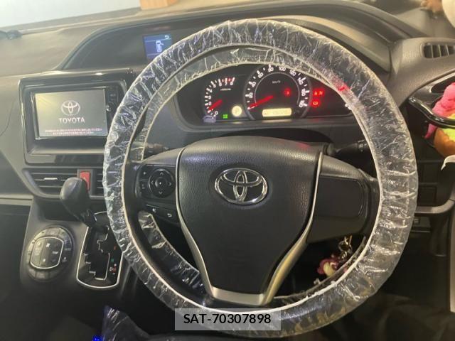 Toyota VOXY 2015-10 7198724-4